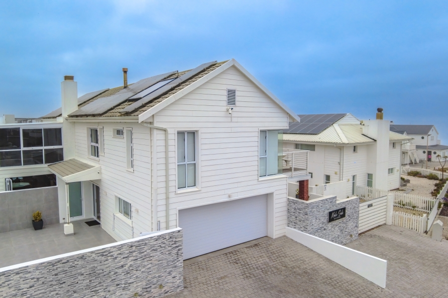 4 Bedroom Property for Sale in Pearl Bay Western Cape